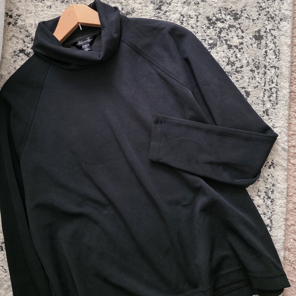 Banana Republic Longslweve Turtleneck Womens XS Black Gothic City Chic